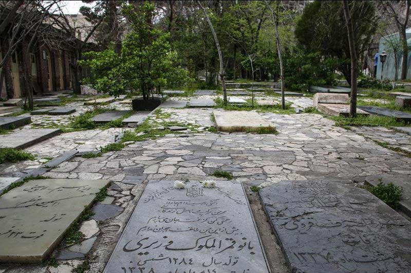 مدفن قمرالملوک وزیری در آرامستان ظهیرالدوله