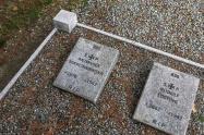 سنگ قبر مدفونین لهستانی در قبرستان دولاب 