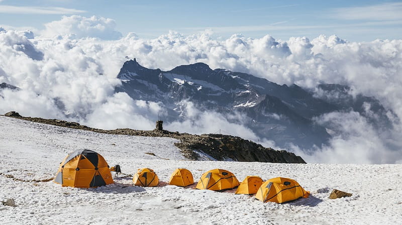 کمپ در کوهستان