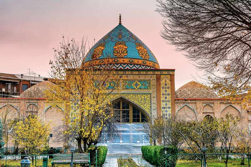 مسجد کبود ایروان در پاییز