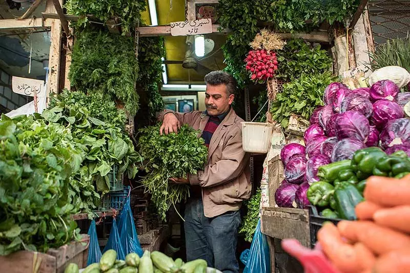 سبزی‌های محلی در بازار بزرگ رشت