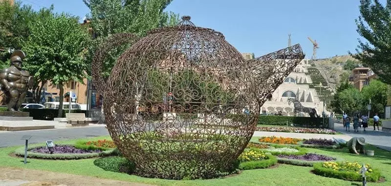 قوری ساخته شده با سیم در موزه هنر ایروان