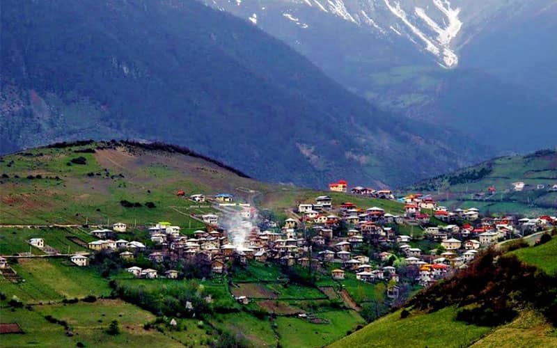 روستایی ییلاقی در منطقه ای کوهستانی و سرسبز