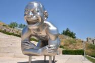 مجسمه مرد خندان در کاسکاد ایروان