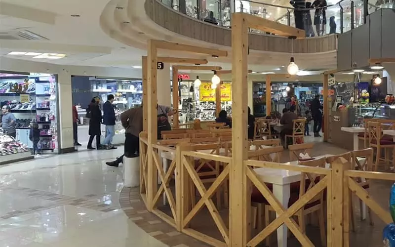 نرده های چوبی طبقه دوم مرکز خرید الهیه ساری