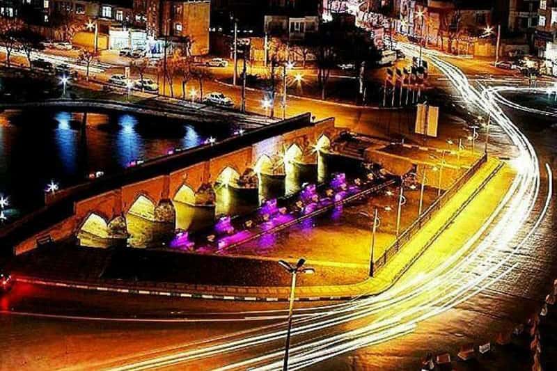 پل یدی‌گز و نورپردازی در شب