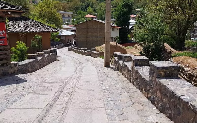 جاده وسط روستای کندلوس