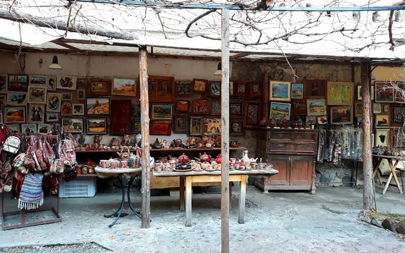 غرفه ای روباز در بازار محلی ایروان