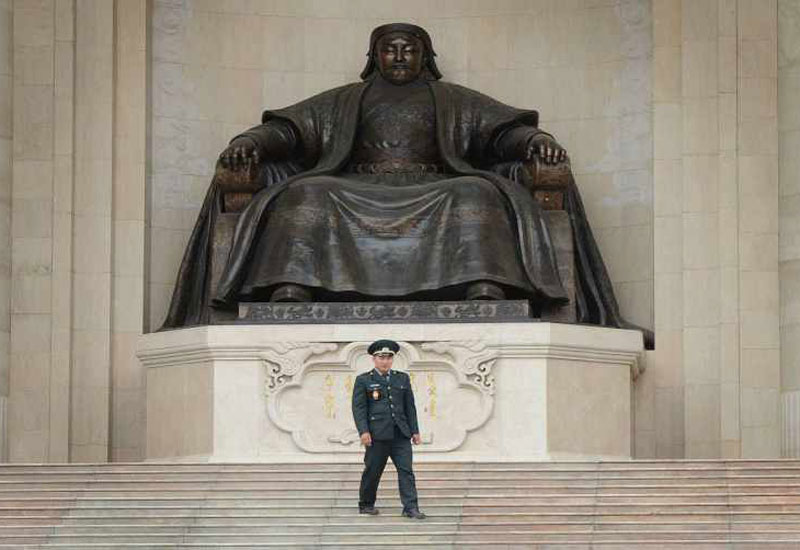 مجسمه چنگیز در چین