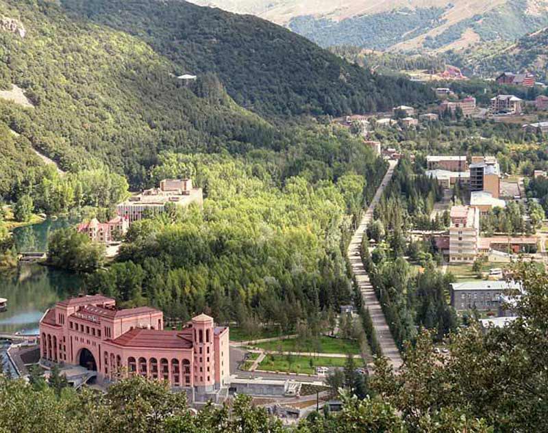شهر تاریخی و سرسبز جرموک ارمنستان از نمای بالا