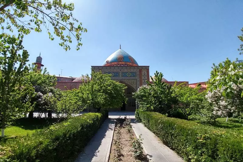 مسجد کبود ایروان و محوطه آن