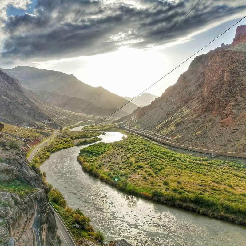 مسیر جاده مرزی ایران به ارمنستان در جوار رودخانه ارس