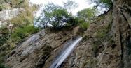 نمایی از آبشار زیارت