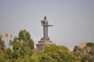 مجسمه مادر ارمنستان در پارک پیروزی ایروان