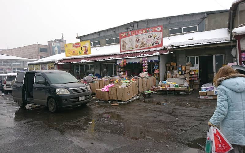 محوطه بازاری بزرگ و محلی در ایروان