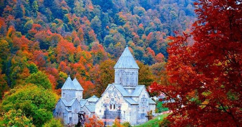 کلیساهای ارمنستان در دل کوهستان های پاییزی و رنگارنگ