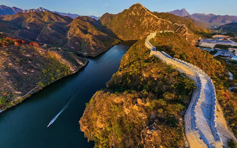 عبور دیوار چین از کنار رودخانه