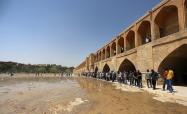 تصویری از زاینده رود خشک اصفهان