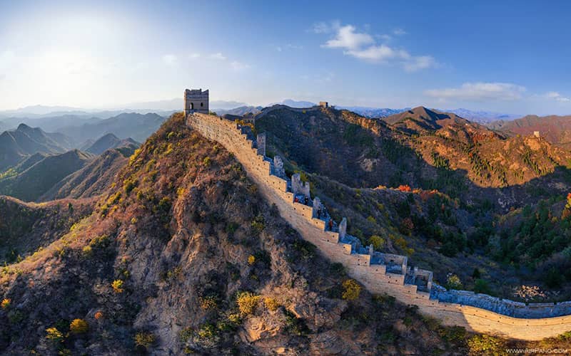 بخشی از دیوار چین روی قله کوه