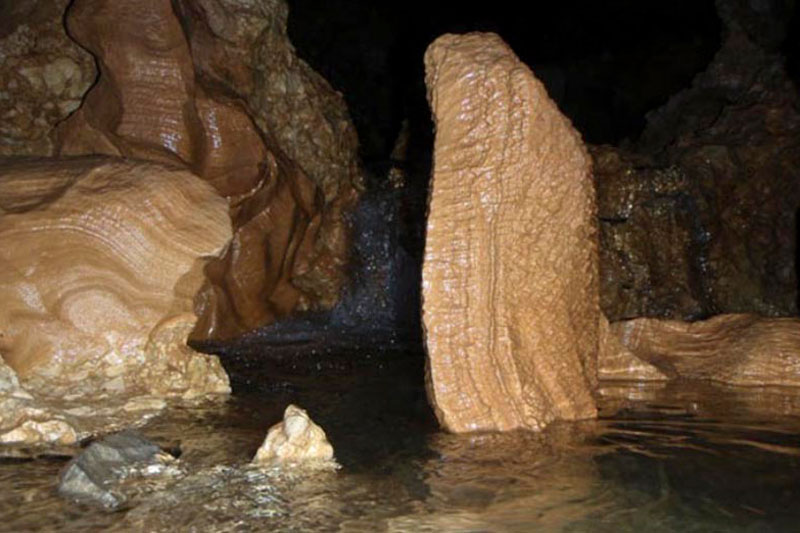 غارنوردی در غار آبی دانیال