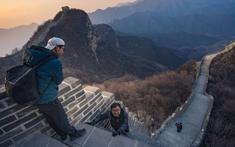 بالارفتن از پله های دیوار چین