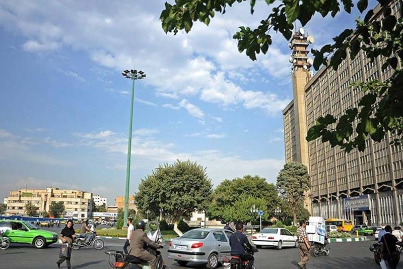 نمایی از ساختمان مخابرات در میدان توپخانه تهران 