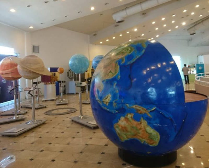 کره ها زمین بزرگ در موزه علوم و فناوری میدان مشق تهران