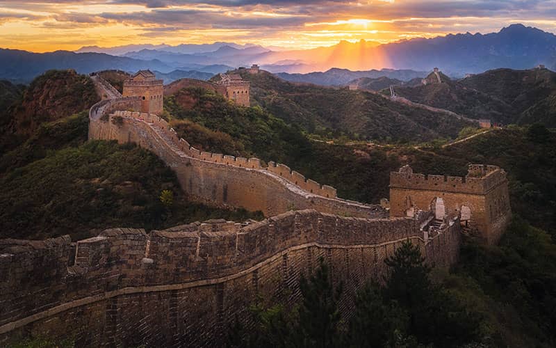 غروب خورشید بر فراز دیوار چین