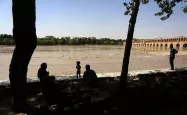 حاشیه زاینده رود خشک