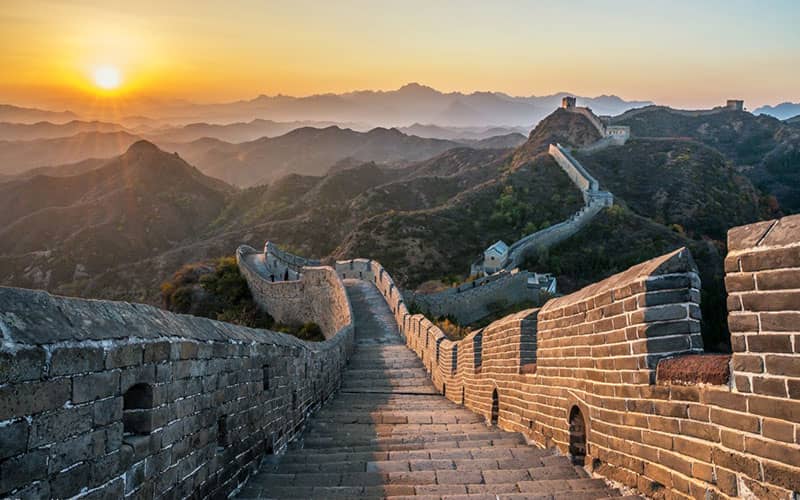 غروب خورشید روی دیوار چین
