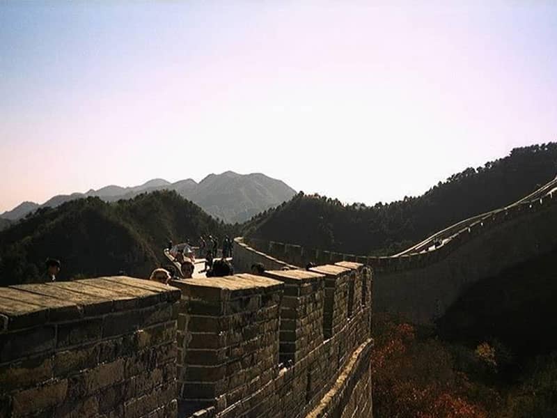 دیوار آجری چین در میان طبیعت سرسبز