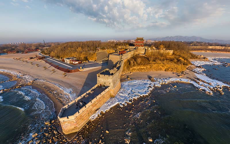بخشی از دیوار چین در میان آب های دریا