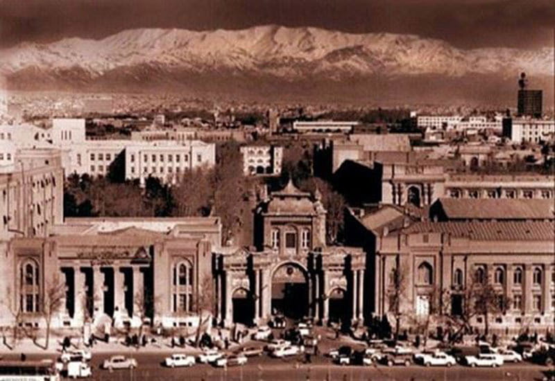 سردر باغ ملی میدان مشق در زمان پهلوی