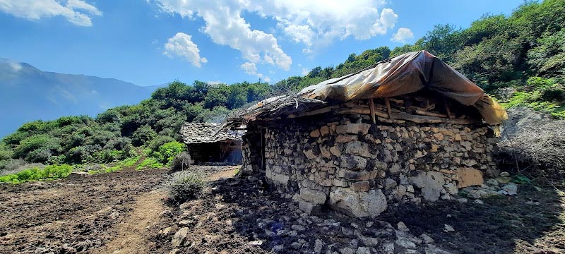 کلبه‌های روستایی در مازیچال