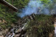 آبشار آب پری در دل جنگل