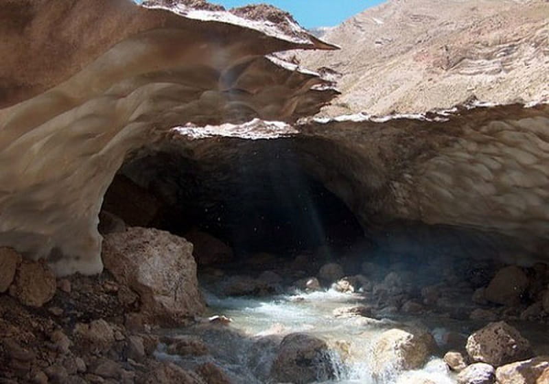 ورودی غار یخی چما