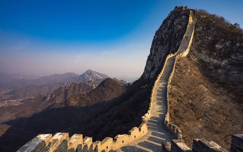 مسیر طولانی دیوار چین روی قله کوه