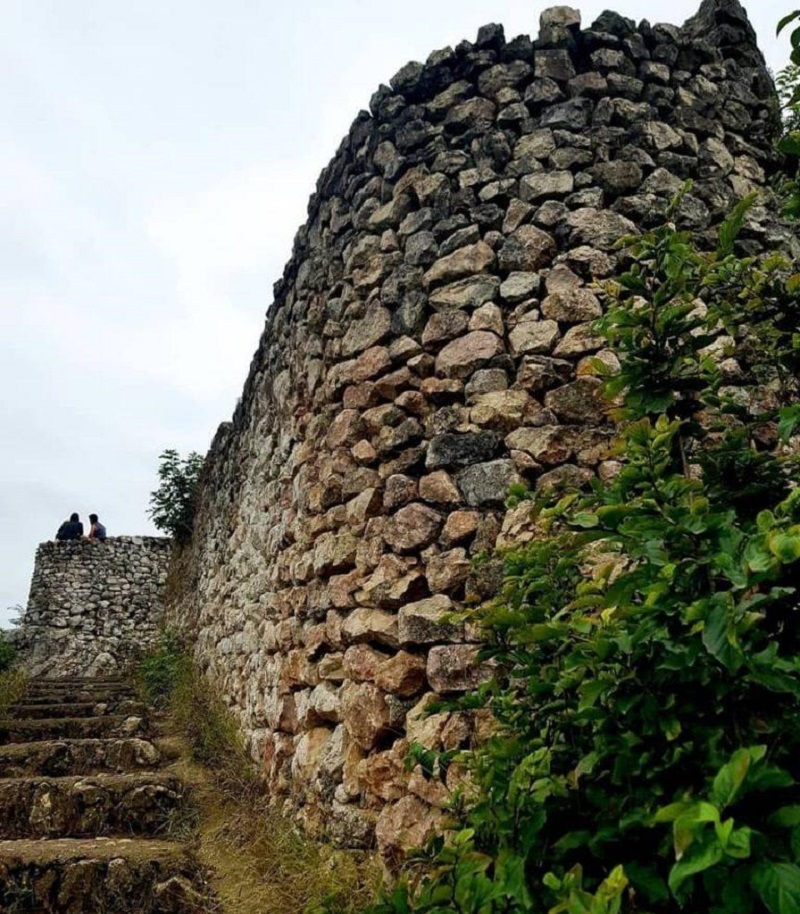 دیوار قلعه مارکوه