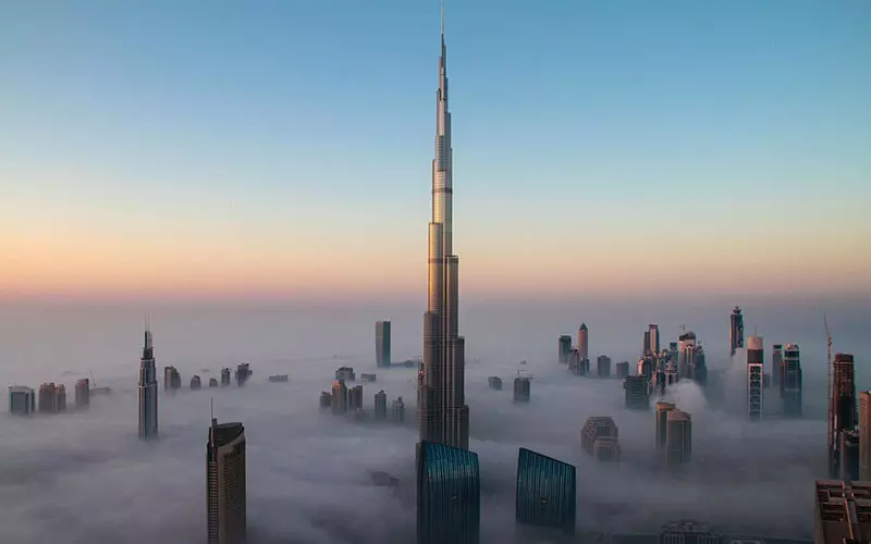 برج خلیفه و سایر سازه های دبی در ابر