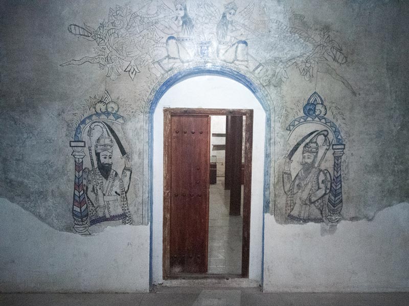 نقاشی‌های دیواری در معبد هندوهای بندر عباس
