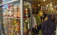 فروشگاه صنایع دستی در خیابان امام خمینی
