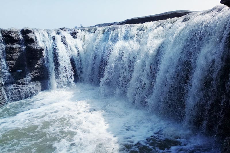 آبشار اسفند در سیستان و بلوچستان