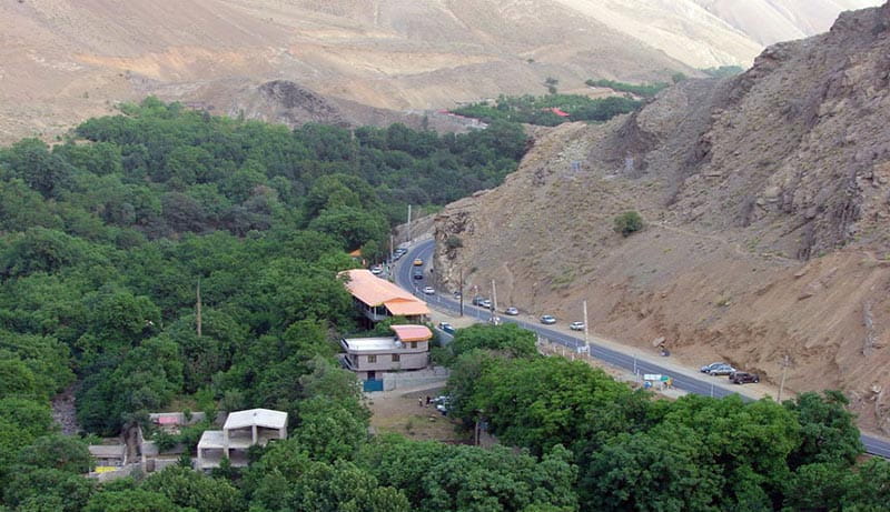 جاده کوهستانی امامزاده داوود در جوار روستاهای کن سولقان و دره سرسبز فرحزاد