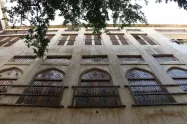 پنجره‌های عمارت دهدشتی بوشهر