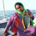 زن ماهیگیر در جزیره هنگام