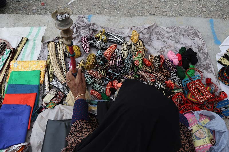 زنان فروشنده در پنجشنبه بازار میناب