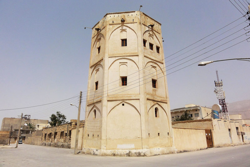 برج بازمانده قلعه خورموج