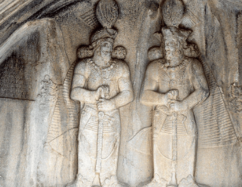 کتیبه و نقش برجسته شاپور دوم در طاق بستان