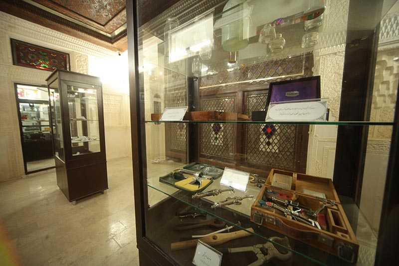 ویترین‌های موزه تاریخ پزشکی خلیج فارس