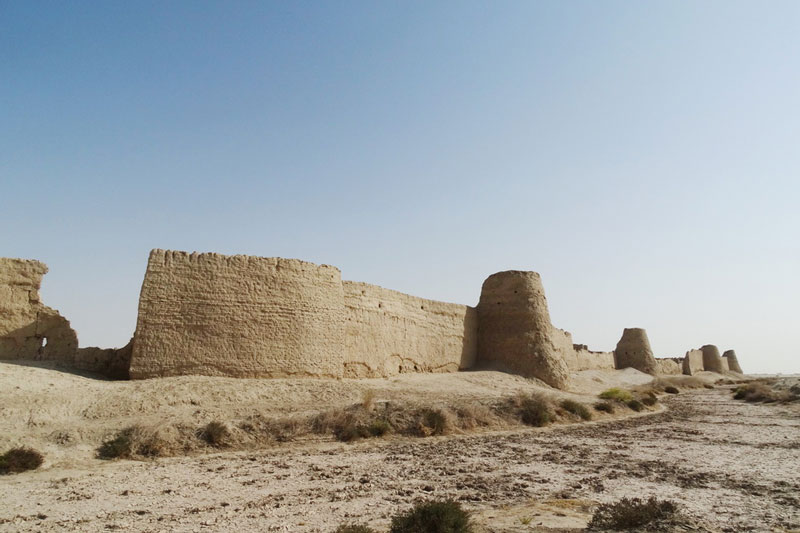 دیوارهای تاریخی قلعه رستم زابل